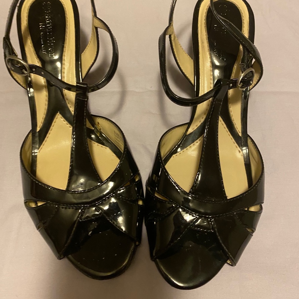 Woman’s Shoes Size 9